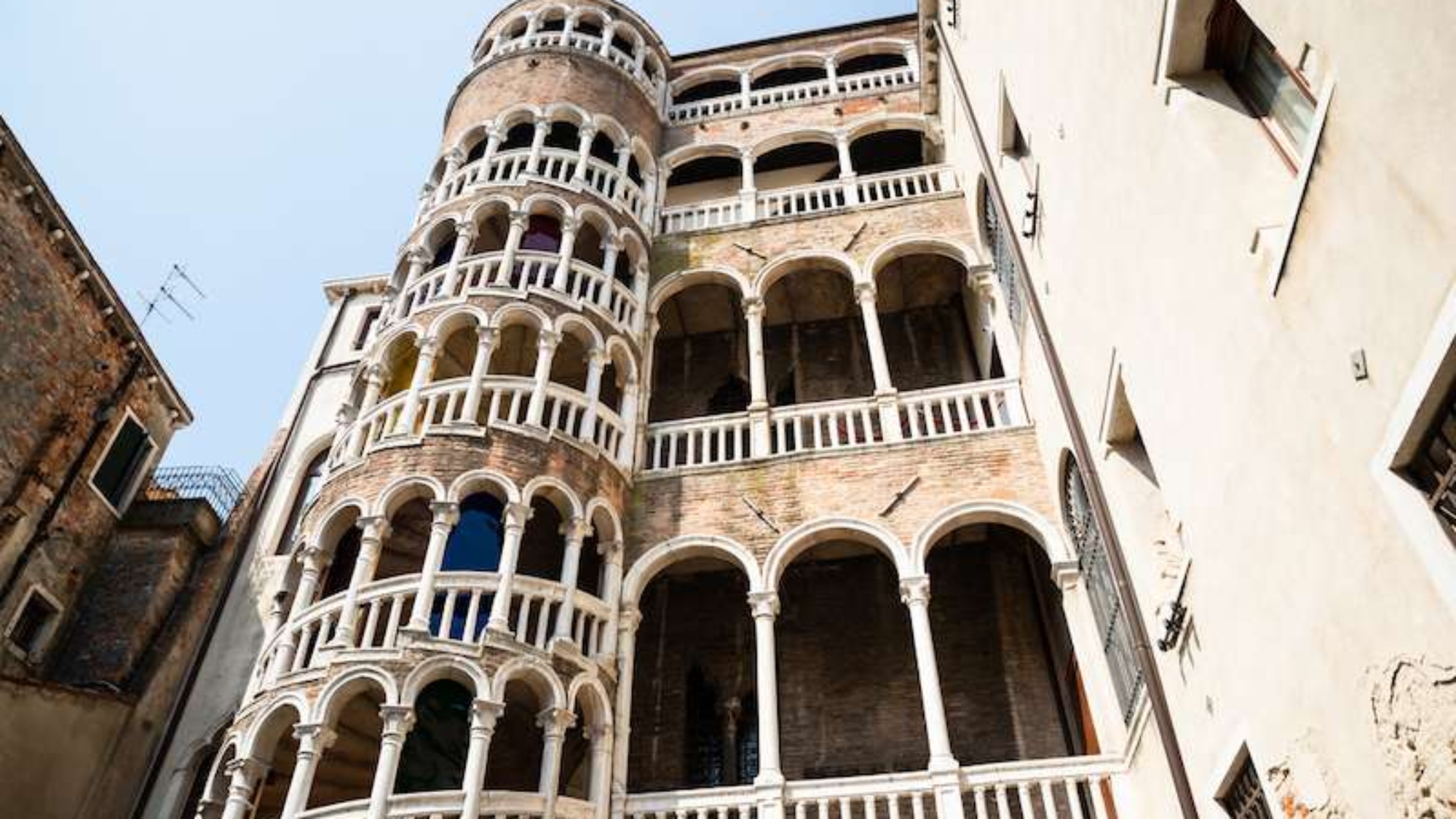 scala-contarini-del-bovolo-venice