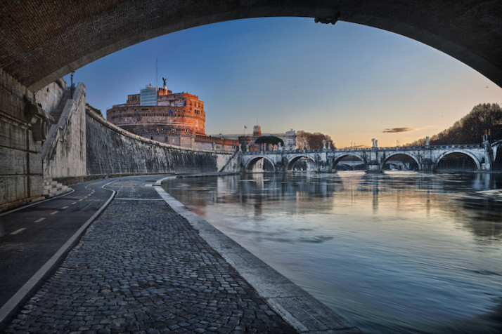 tiber carnival rome
