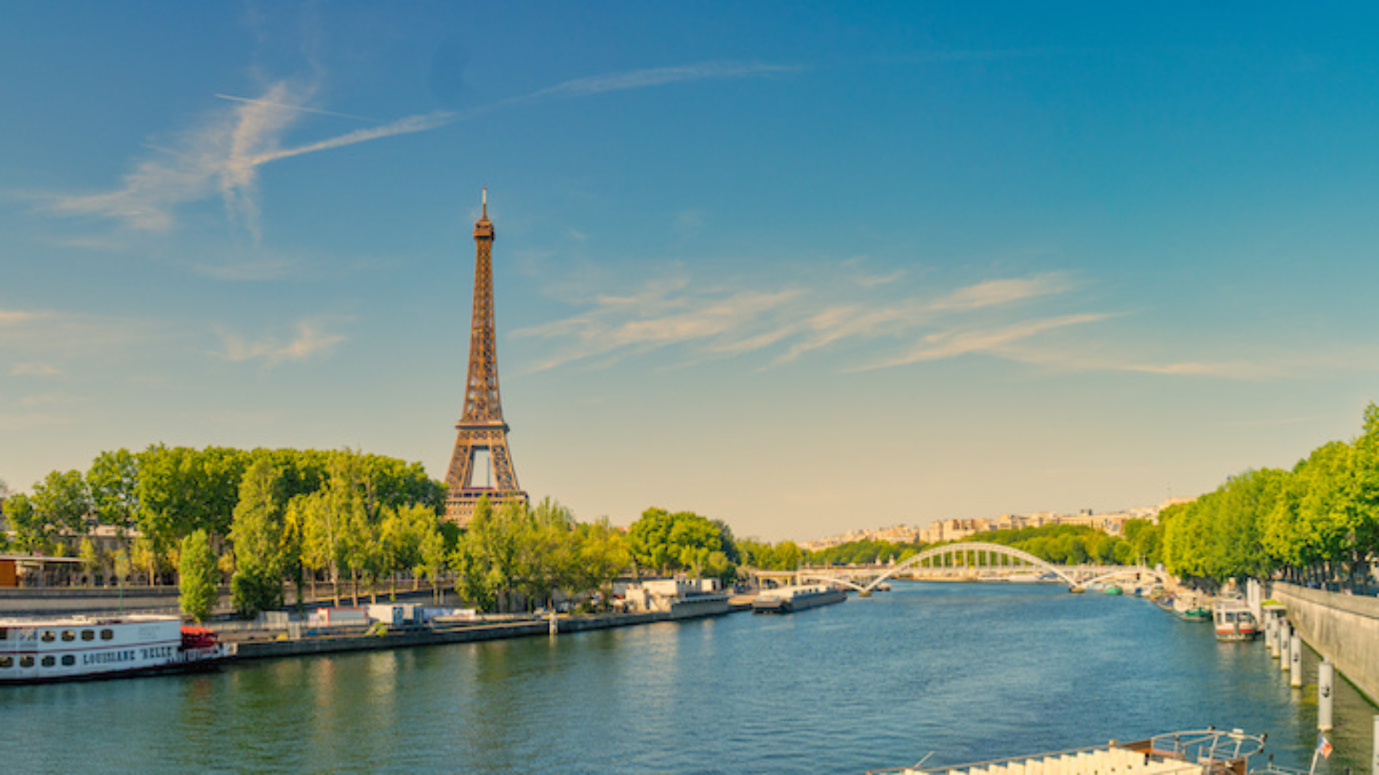 Tour Eiffel vista dalla Senna